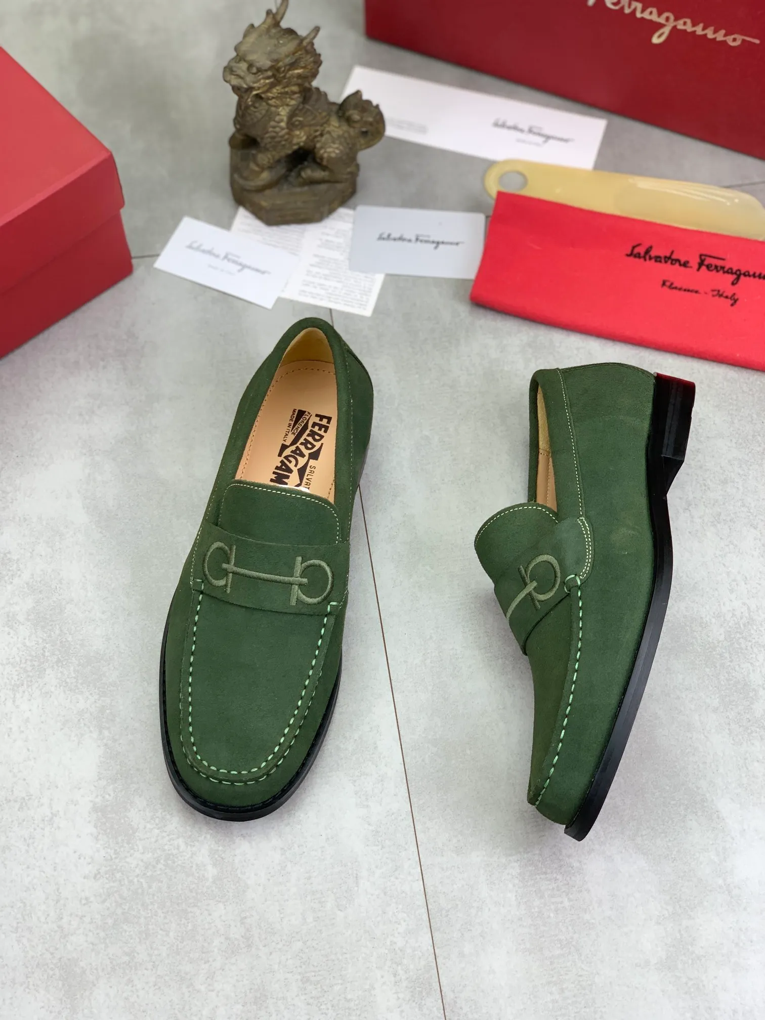 Men's Men's Shoes 💰P460💰[New Style] Water-dyed Niuli 🆘[Salvatore Ferragamo] Ferragamo's latest casual business leather shoes for men! Available at counters simultaneously! The fabric is made of specially imported original calfskin, the lining is made of imported water-dyed cowhide, and the original combination outsole is absolutely luxurious and leads the fashion trend. Matching code: 38-45; 5️⃣ colors available
